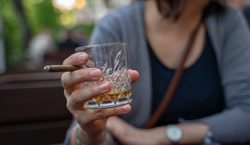 Țigările și alcoolul se scumpesc considerabil